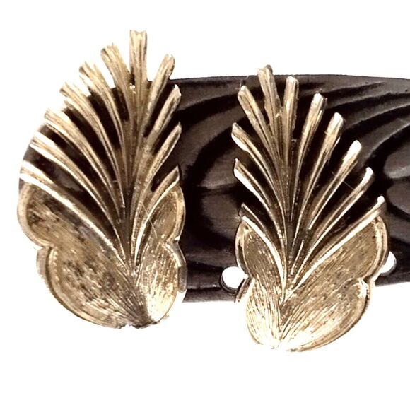 Vintage Coro Gold Tone Leaf Style Clip On Earrings - Picture 1 of 5
